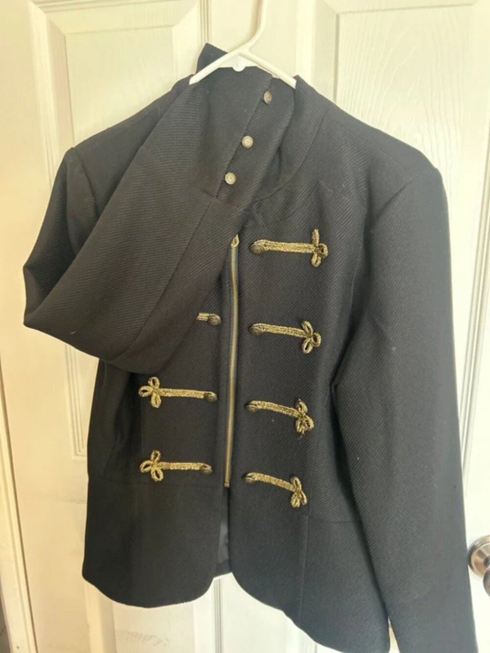 Blazer - Picture 3 of 4